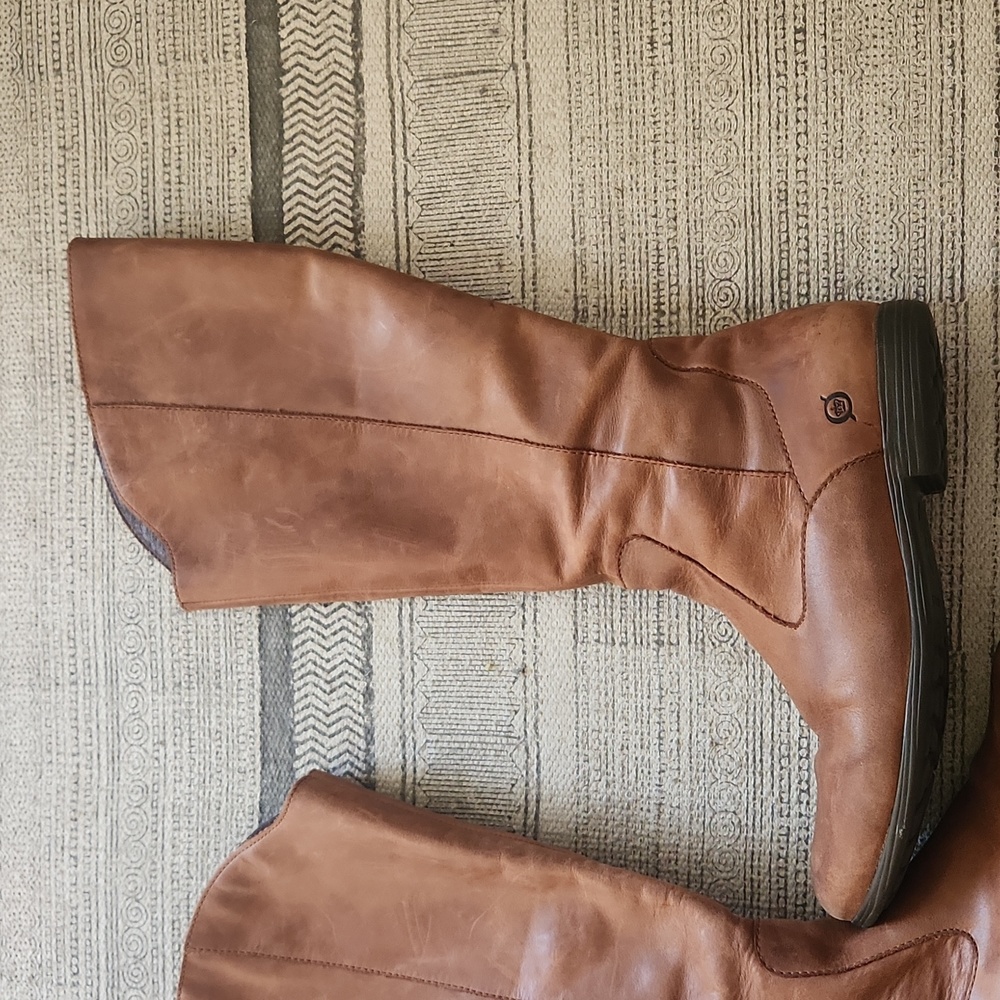 Born mid calf/below the knee boots brown leather 8.5